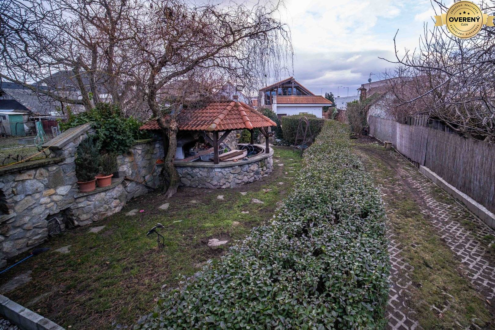 Rodinný dom Pezinok Grinava na predaj - záhrada
