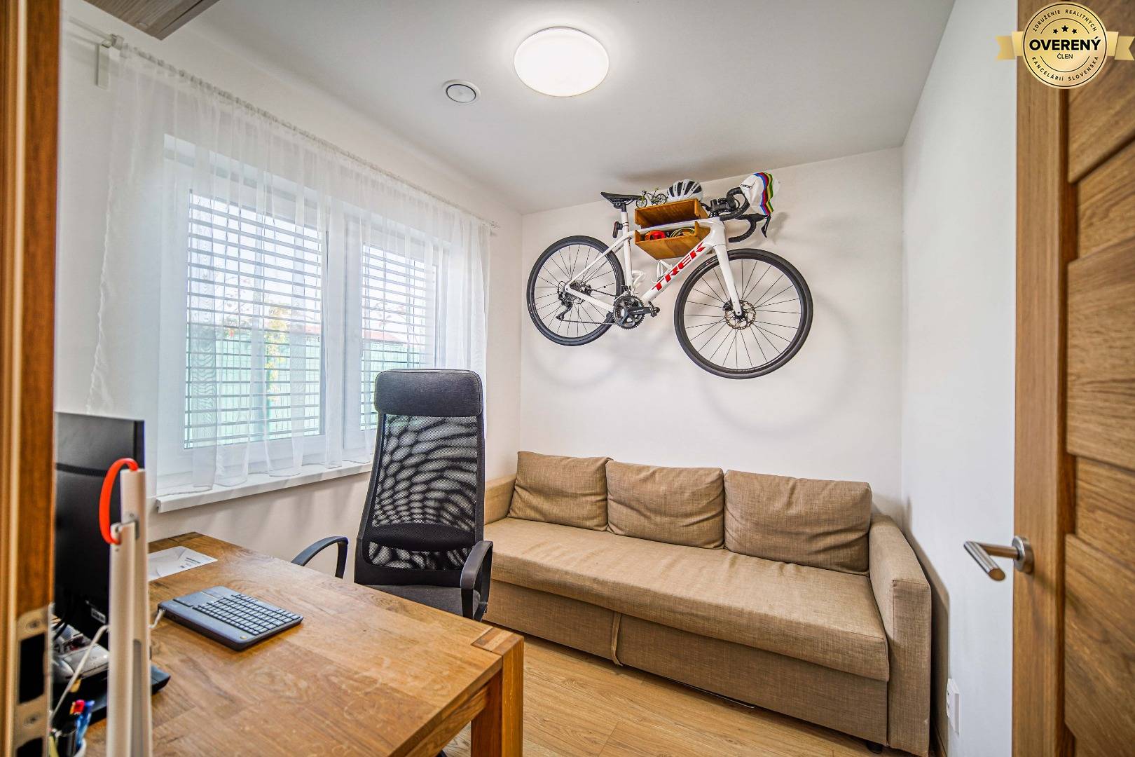 Rodinný dom Šenkvice - pracovňa