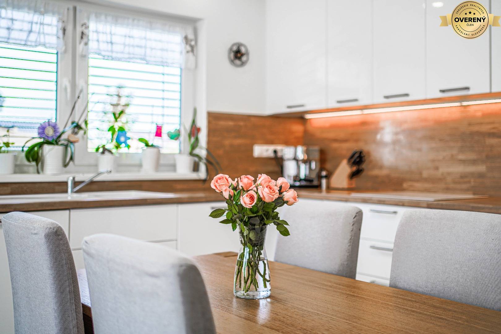 Rodinný dom Šenkvice - jedálenský stôl