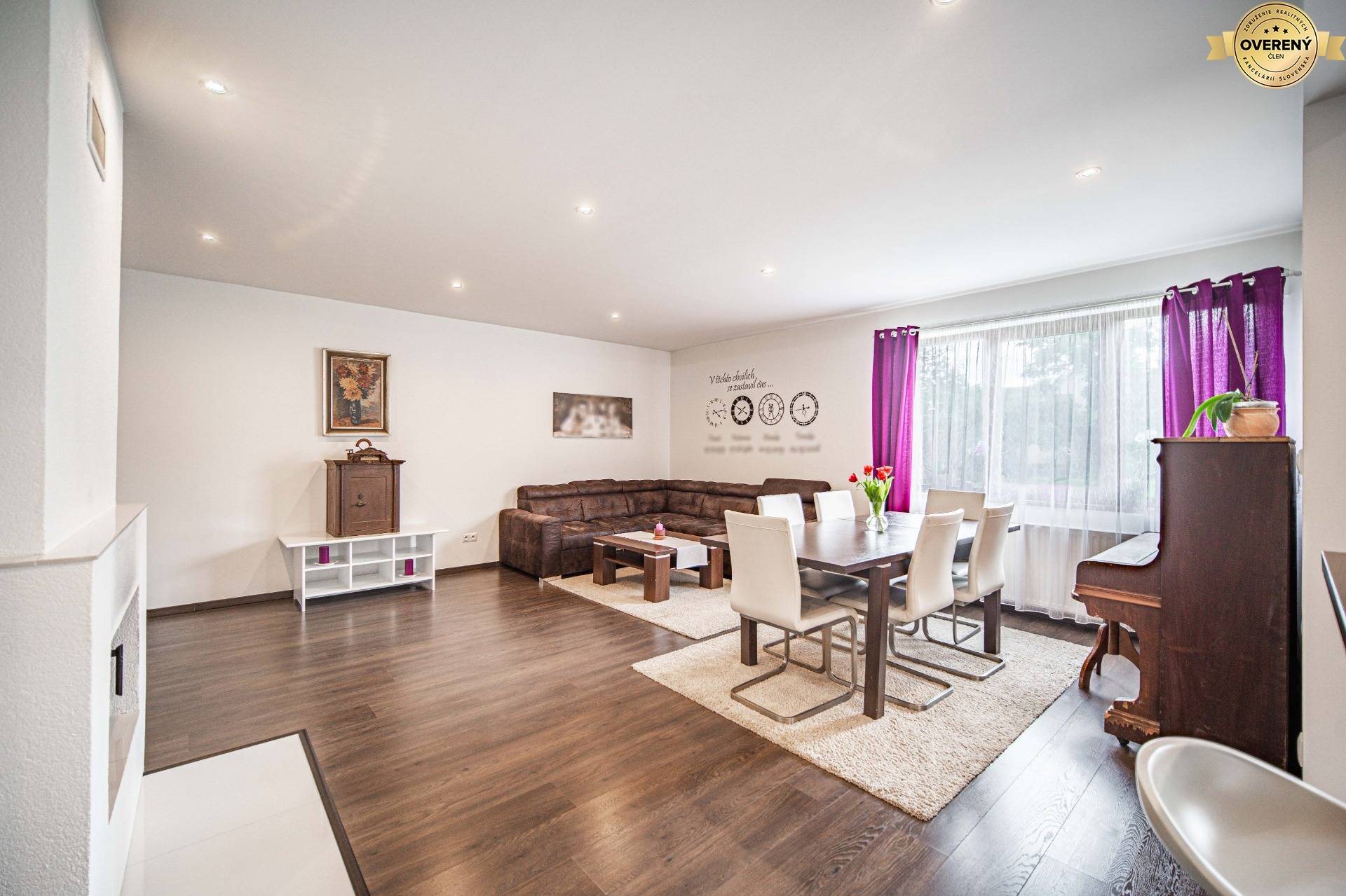 Rodinný dom na predaj Limbach centrum - obývačka