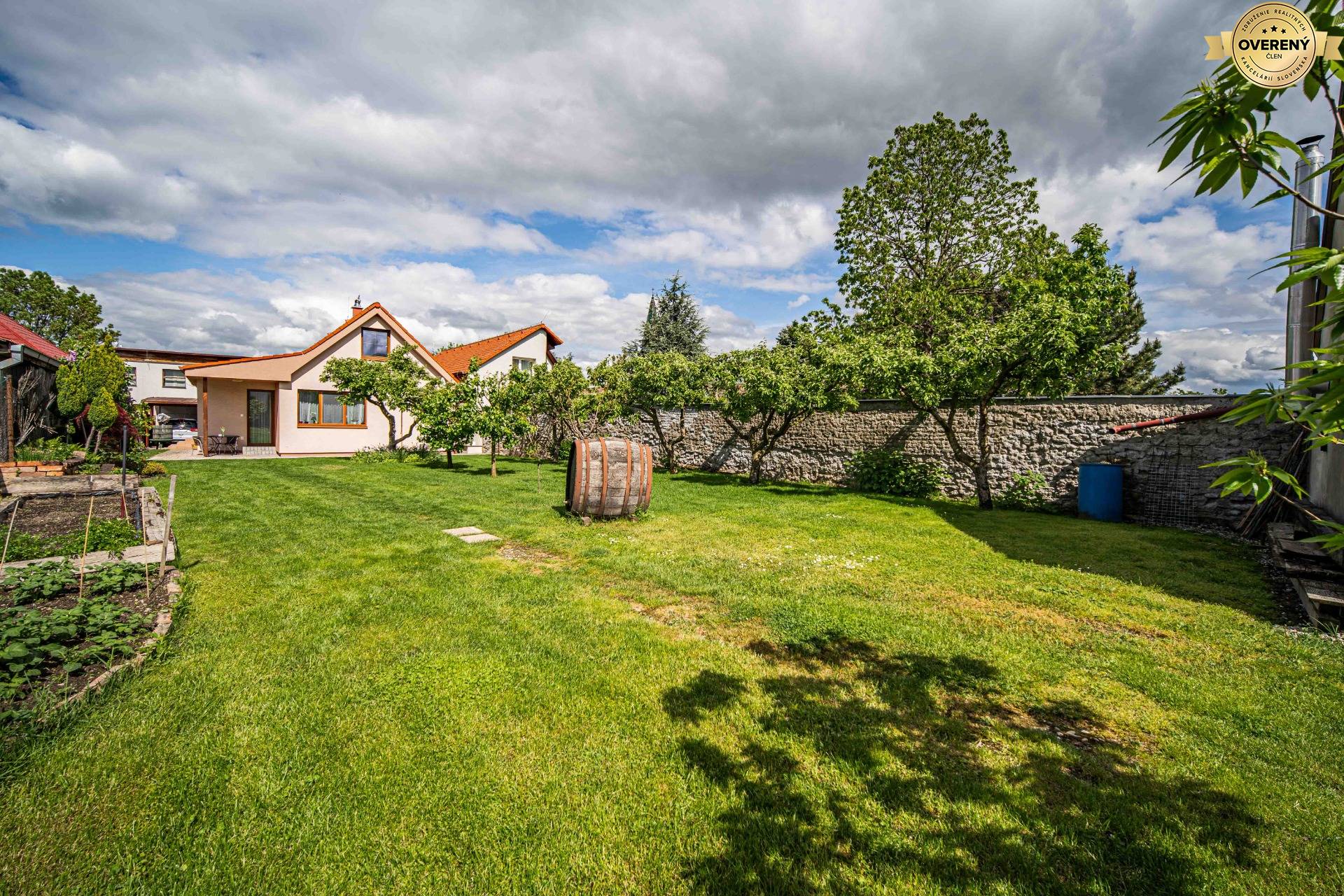 Rodinný dom na predaj Limbach centrum - záhrada