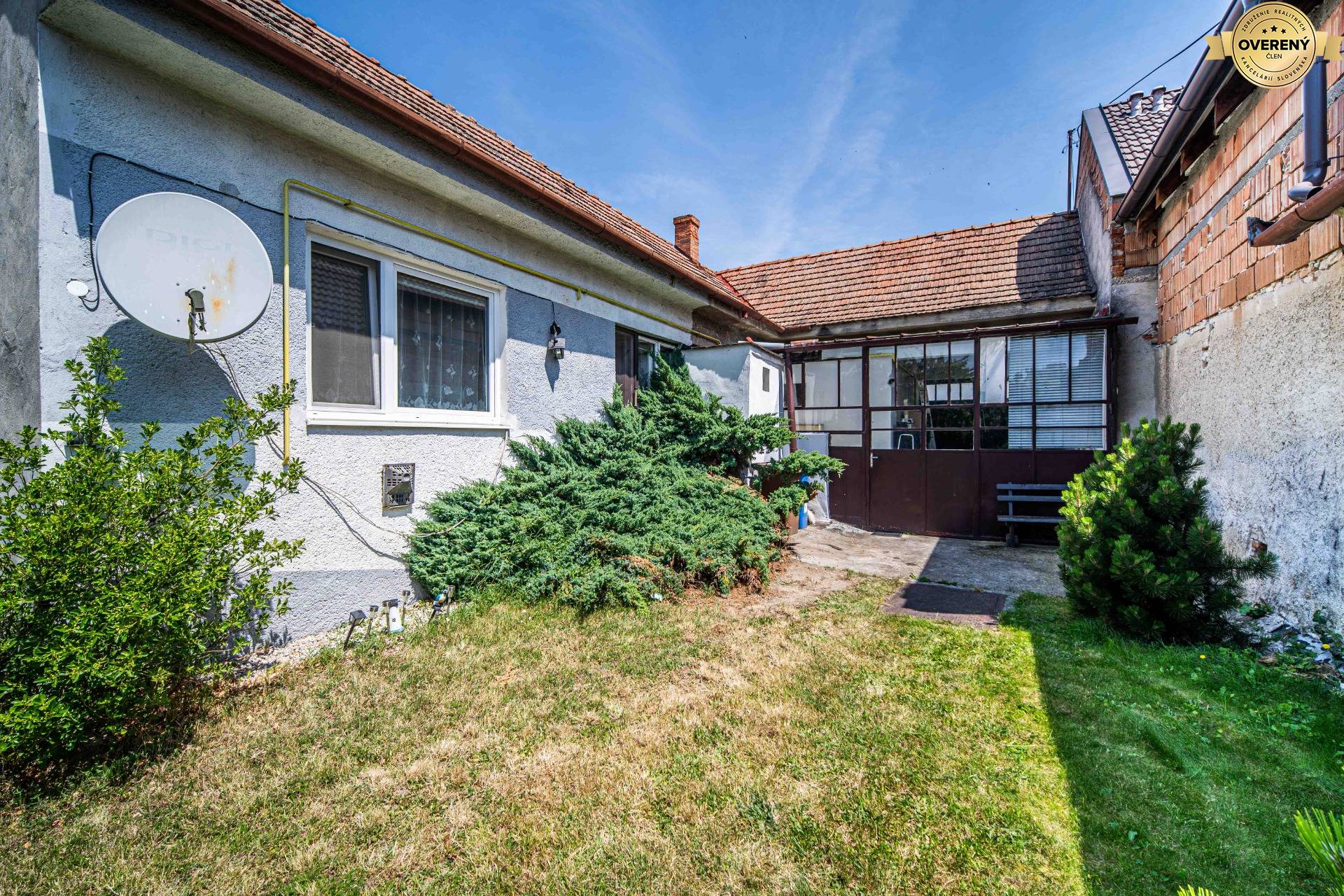 Rodinný dom na predaj Pezinok - pohľad z dvora