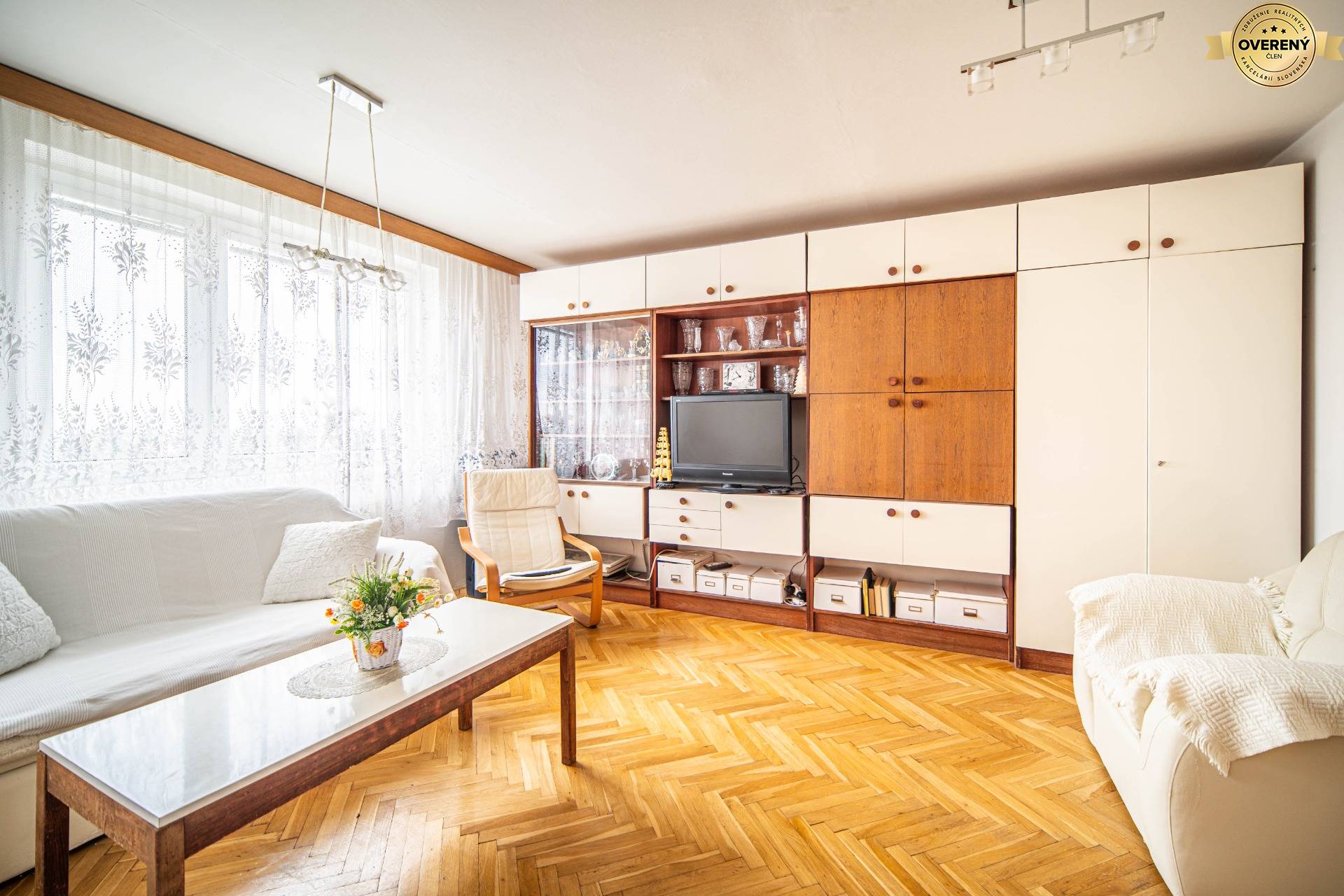 4-izbový byt na predaj Pezinok obývacia izba