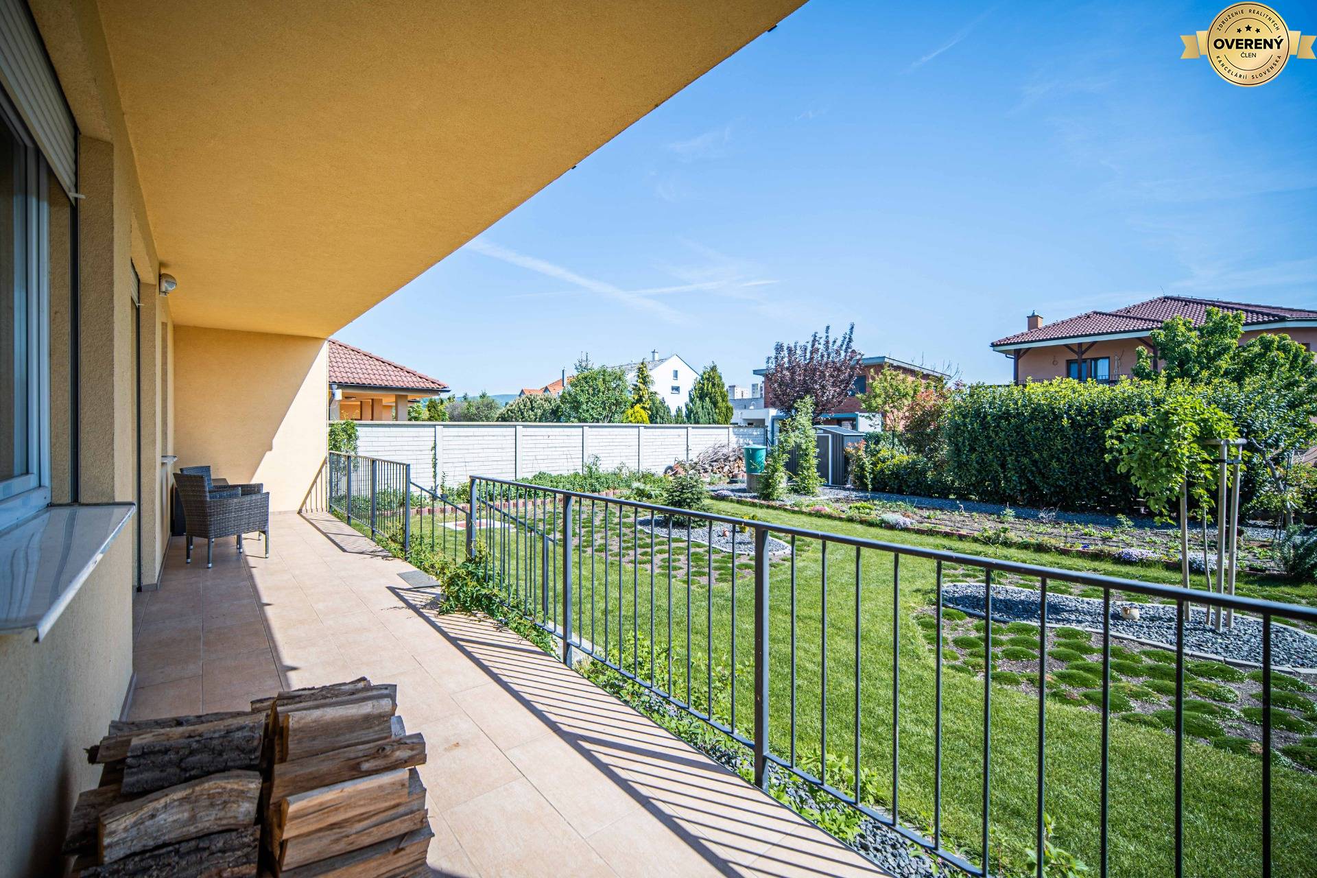 Rodinny dom na predaj Pezinok terasa