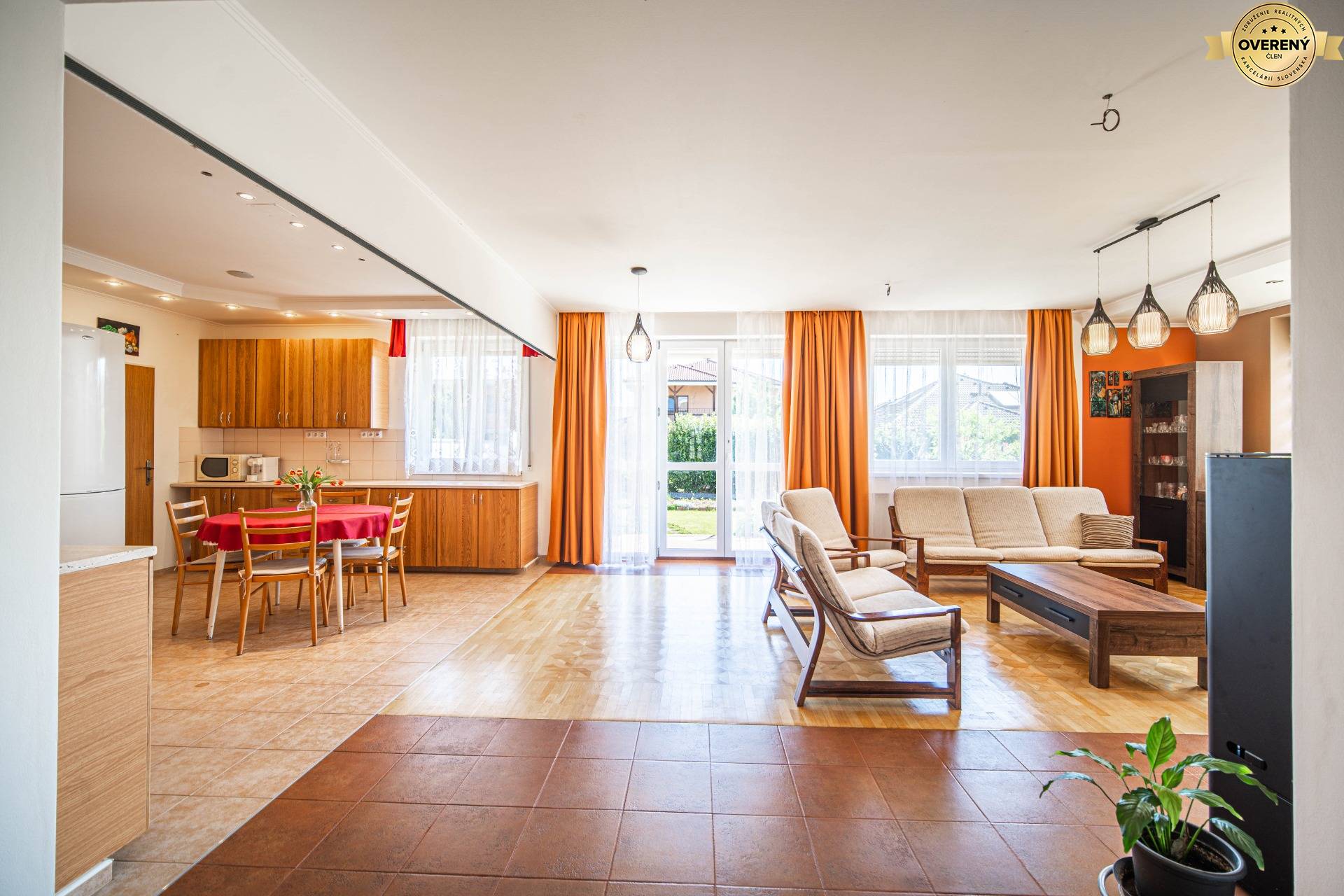 Rodinny dom na predaj Pezinok kuchyna a obyvacka