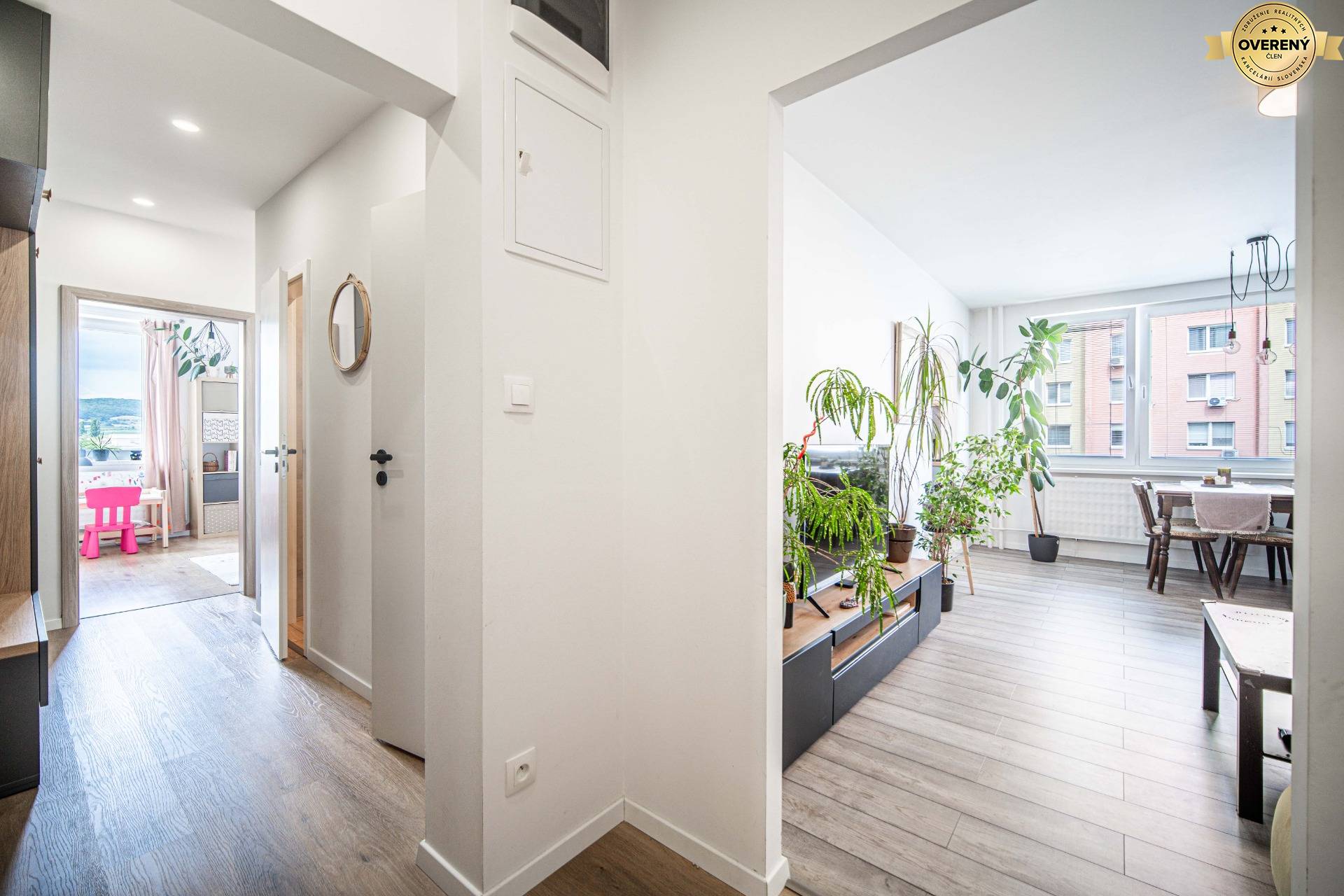 3i byt na predaj Pezinok - chodba