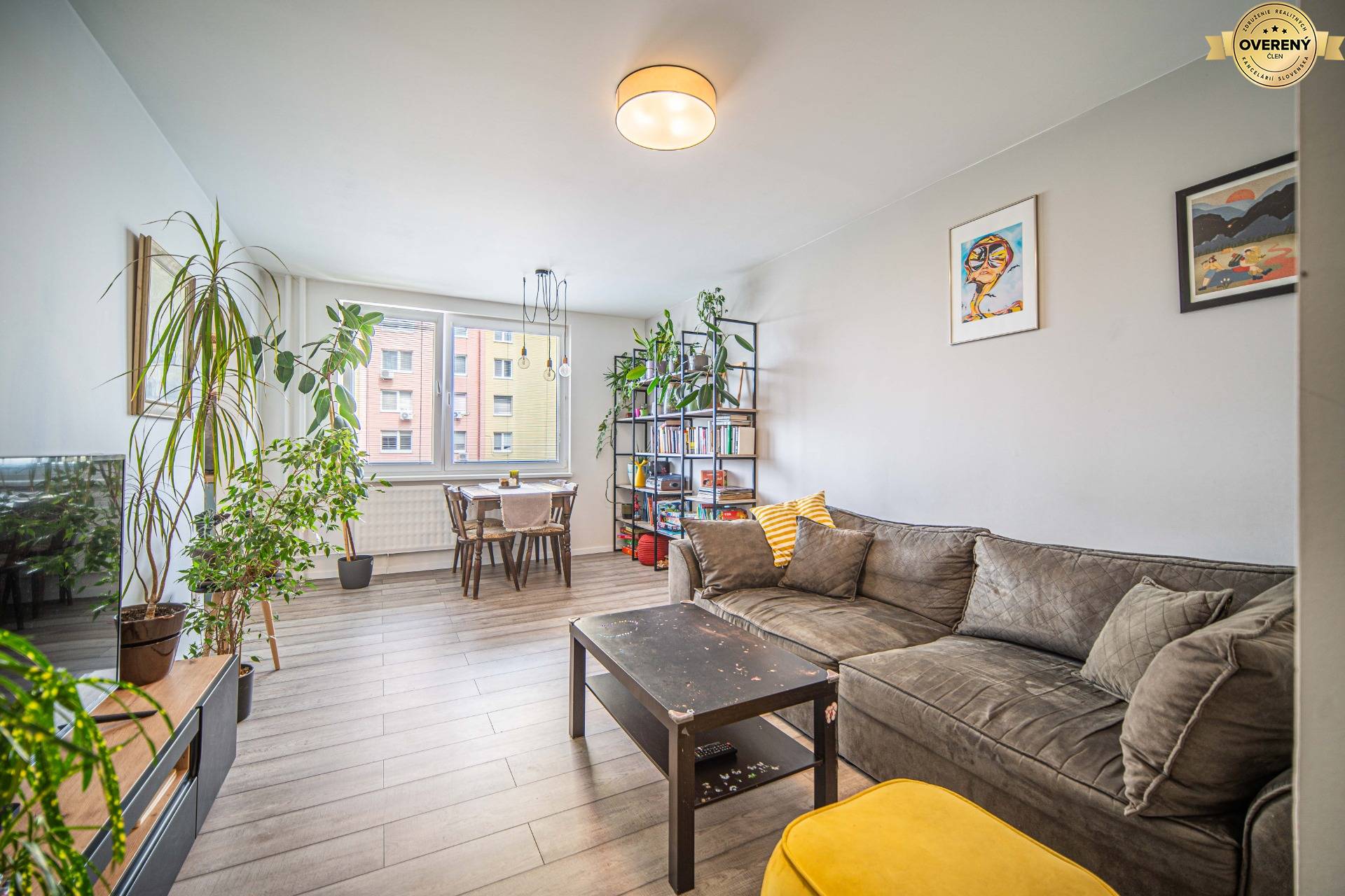 3i byt na predaj Pezinok - obývacia izba