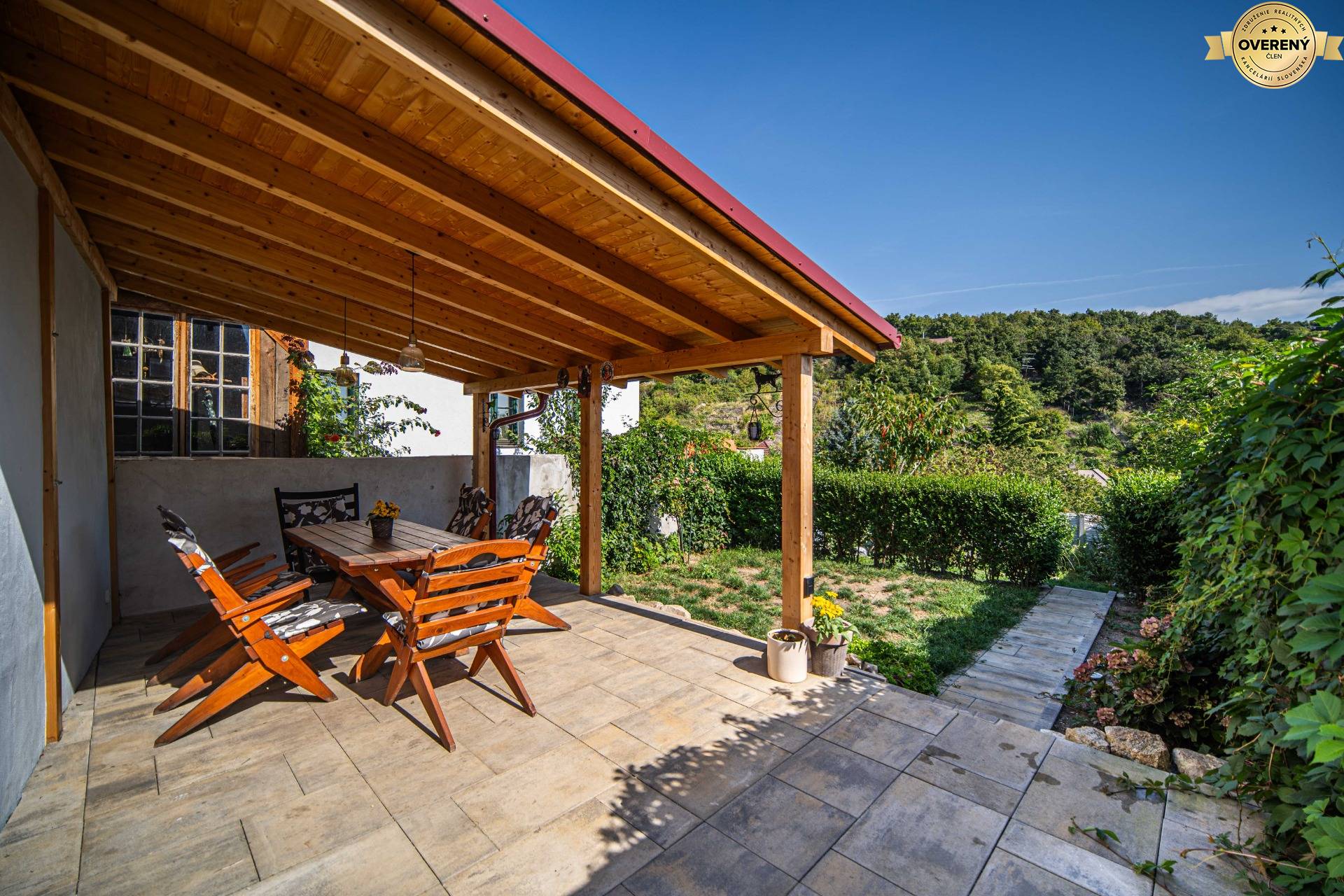 Rodinný dom na predaj Svätý Jur - terasa so záhradou