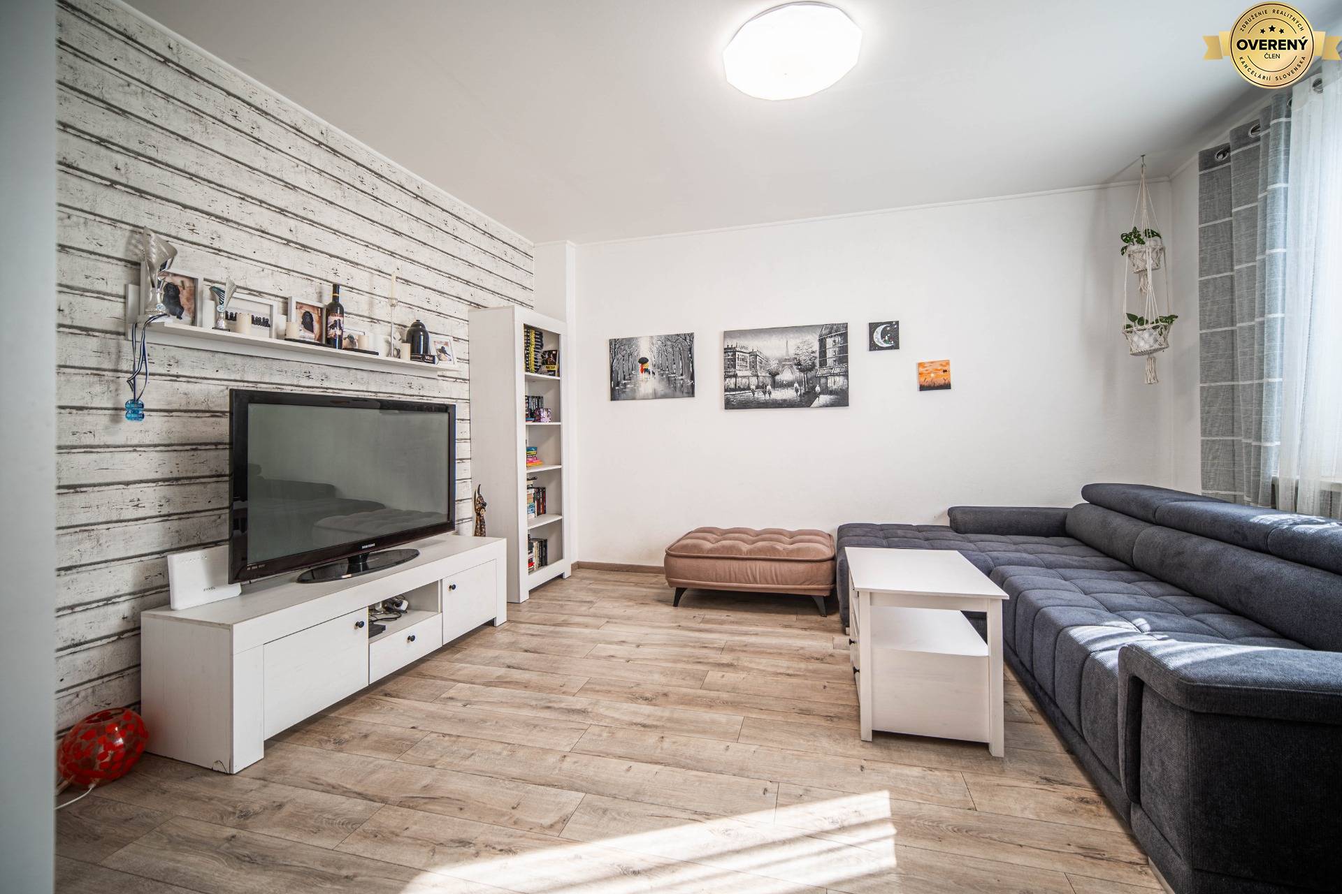 Rodinný dom na predaj Svätý Jur - obývačka