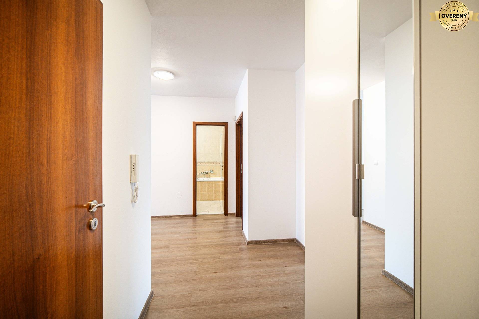 3-izbový byt Pezinok Muškát chodba