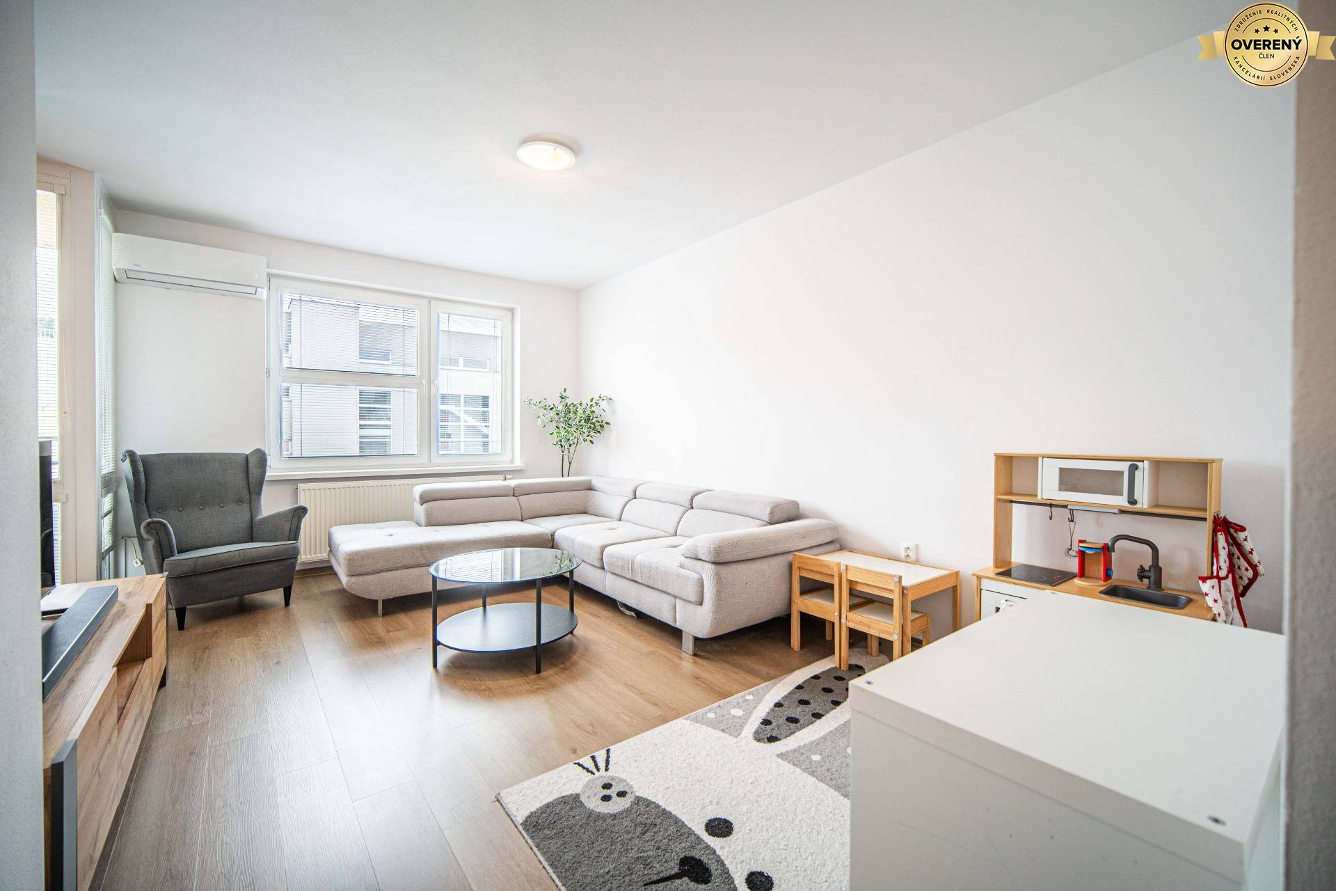 3-izbový byt Pezinok Muškát obývačka