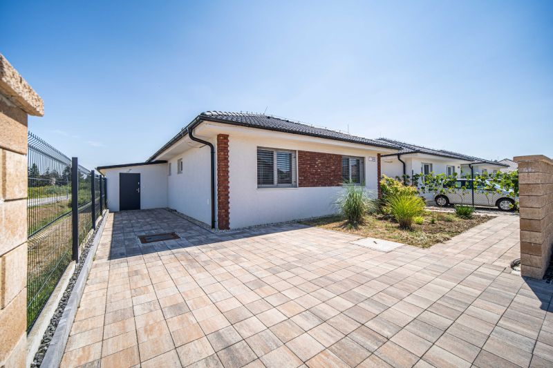 Novostavba 4i bungalov na predaj Vinosady